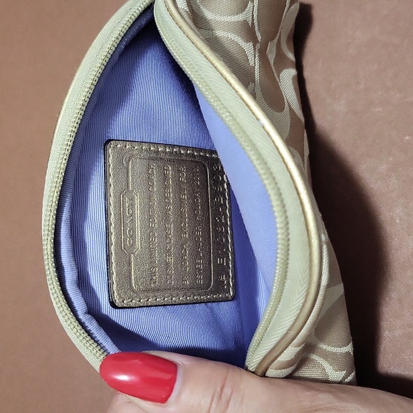 Coach makeup case - Picture 3 of 6